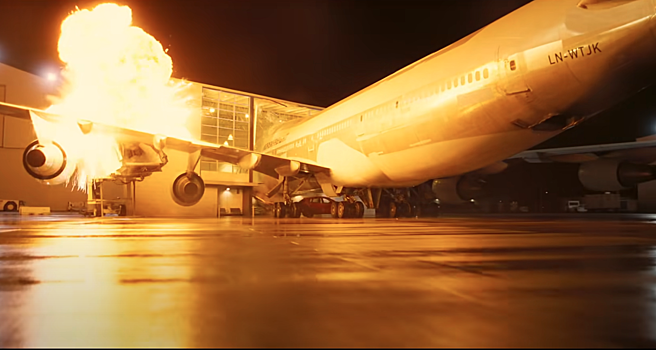 Ради кино взорвали реальный Boeing 747. Это оказалось дешевле графики