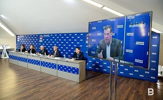 Медведев похвалил подход Минниханова, открыто представляющего "Единую Россию"