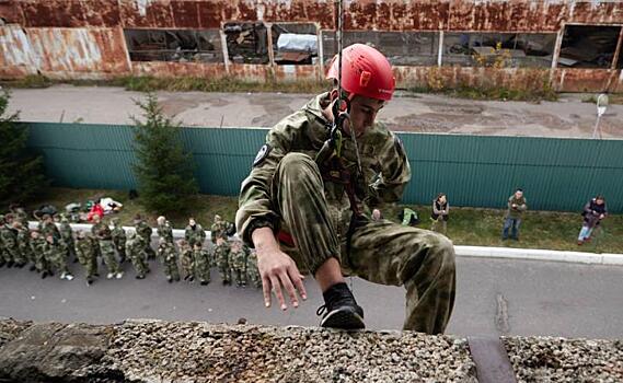На базе ОМОН «Финист» в Курске проходит кадетский триатлон «Юный спецназовец