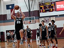 «Сперс» провели открытую тренировку в Увальде, где в мае состоялась массовая стрельба в школе