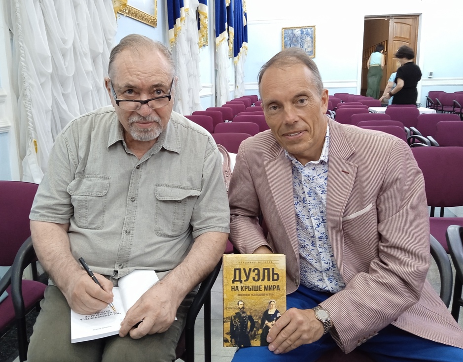 В Оренбурге писатель Владимир Фетисов презентует книгу о разведке и исполнит песни Высоцкого