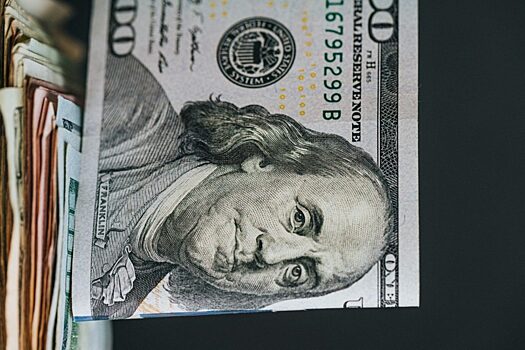 Аналитик предостерег от покупки долларов