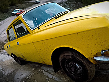 Сказ о том, как "Москвич" и "Волга" гору и грязь покоряли