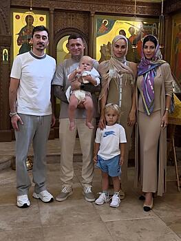 Жена футболиста Павла Мамаева поделилась фото с крещения младшего сына