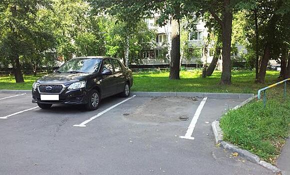 Брошенное авто вывезли из двора на 1-й Напрудной