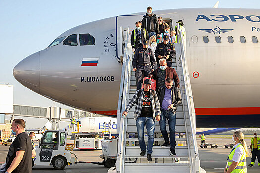 Корреспондент "СОЮЗа" встречала пассажиров первого авиарейса Москва - Минск