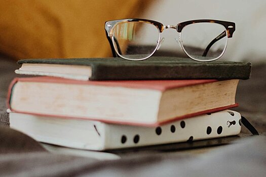 "Седьмой" Лукьяненко возглавил рейтинг самых популярных книг лета в Татарстане