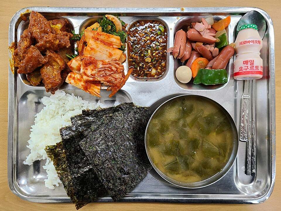 Что бесплатно едят на обед школьники Южной Кореи