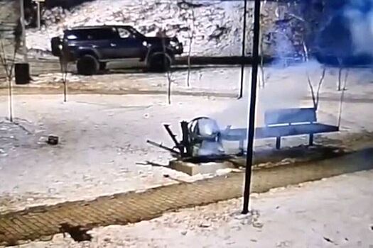 В российском городе группа вандалов устроила стрельбу и подорвала урну