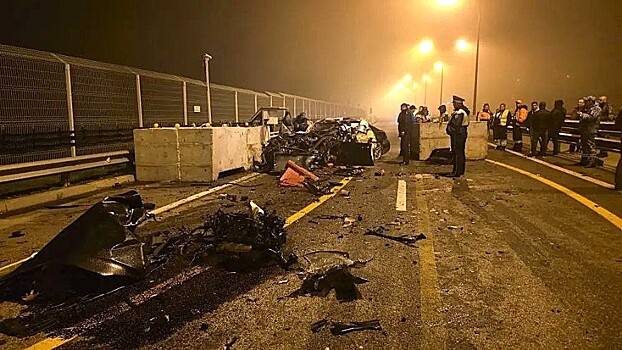 Смертельное ДТП на Крымском мосту: Mercedes перевернулся, обгоняя автобус