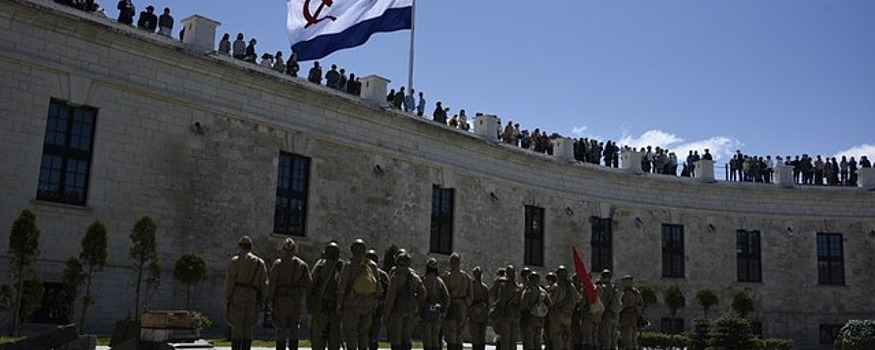 На Константиновском мысе в Севастополе прошла реконструкция высадки десанта