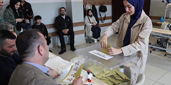 Сторонники Эрдогана встретили результаты парламентских выборов ликованием