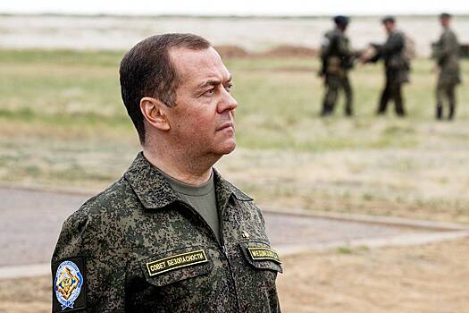 Медведев назвал Киев прямой целью России