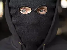 Дом отключили от газоснабжения: в Первоуральске мужчина угрожает взорвать гранатой женщину и ребенка