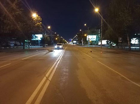 Самокатчик попал в реанимацию после наезда внедорожника в Новосибирске