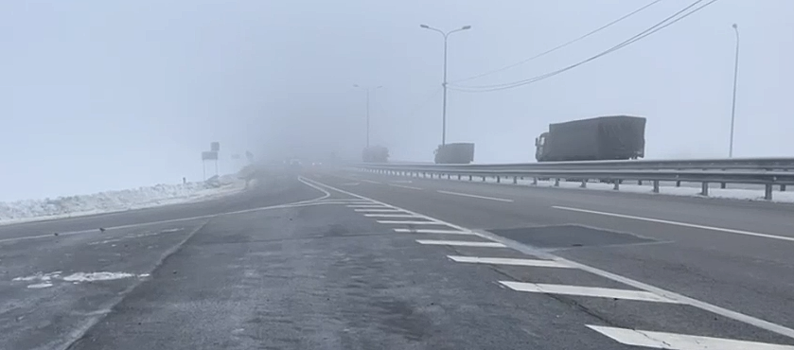 Густой туман накрыл трассу в районе Ревды