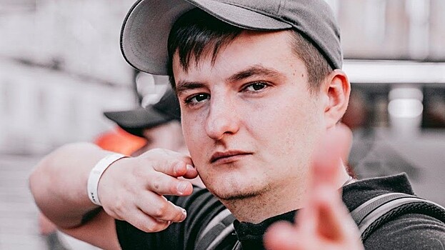 Фото стримера на унитазе приобрели за 40 тысяч рублей — покупателю еще можно подгадить