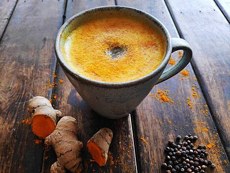 Диетолог посоветовал добавлять в кофе популярную специю