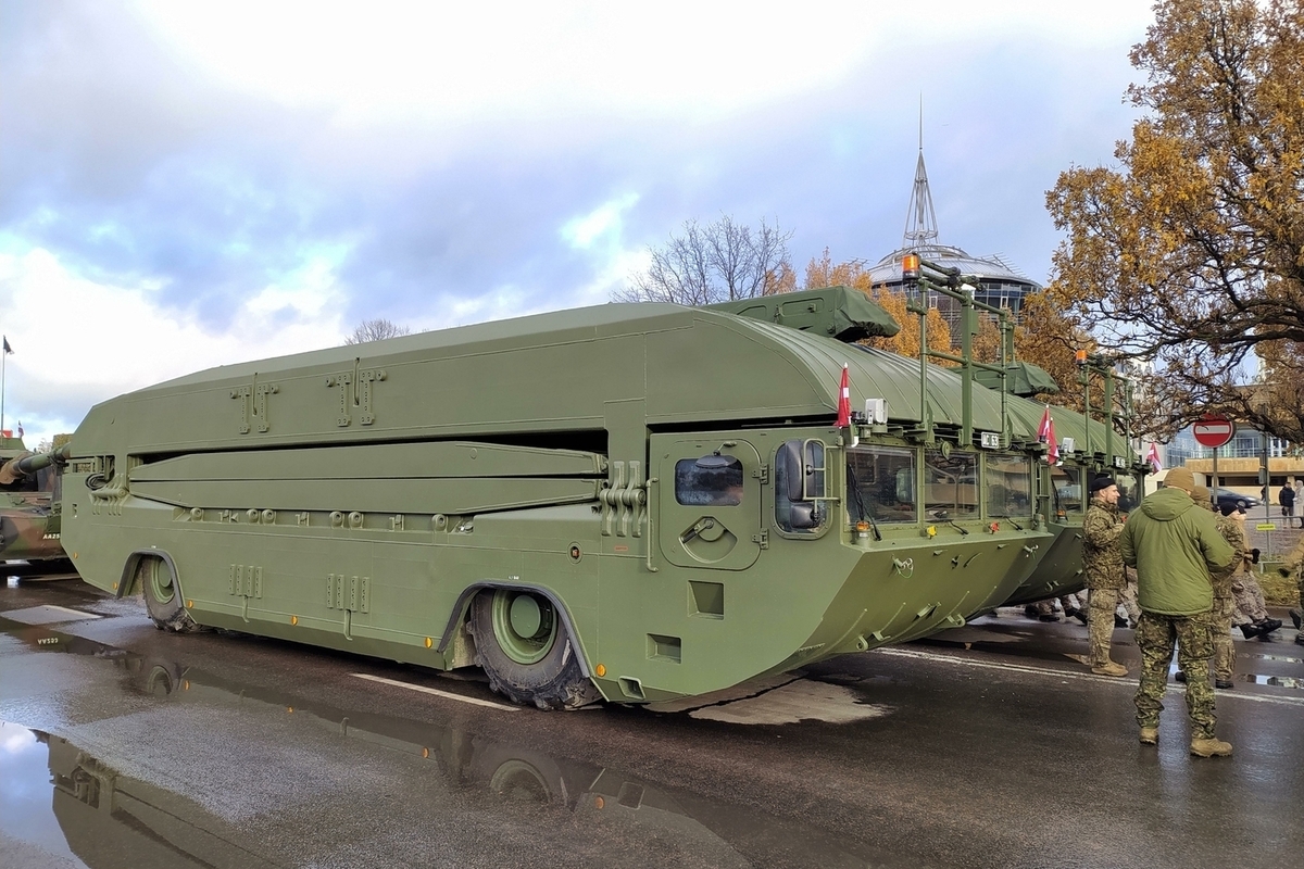 Париж и Лондон все пытаются запихнуть европейские войска на Украину