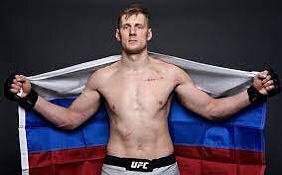 Андрей Корешков: «Волков может составить Джонсу достойную конкуренцию и забрать пояс»