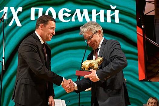 Выдающиеся ученые РФ получили престижную награду от свердловских властей