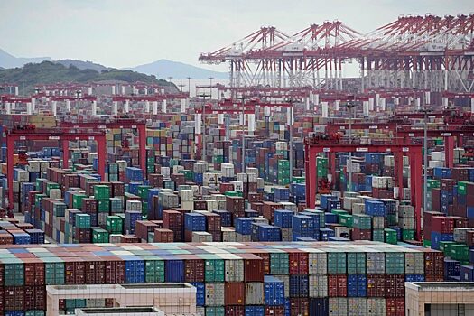 АиФ: Большая торговля удерживает Запад от прямой конфронтации с Китаем