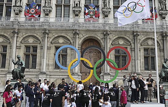 "Это дискриминация". Устроителей Олимпиады-2024 критикуют за платные билеты для младенцев