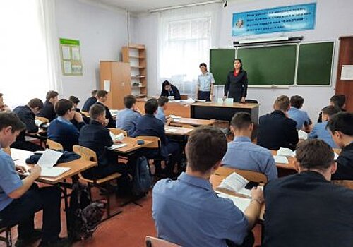 В Улан-Удэ сотрудники ГИБДД и ПДН встретились со студентами