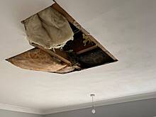 В квартире российской пенсионерки рухнул потолок