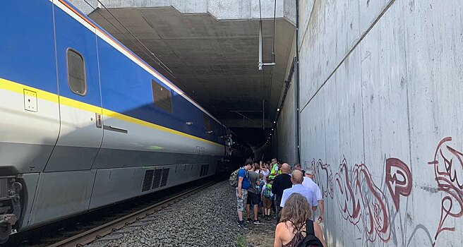 Пассажиры поезда застряли в 60-градусной жаре