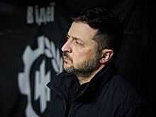 Стало известно, что Зеленский пытается переложить вину на главкома Сырского