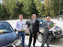 Глава Пензенской области вручил автомобили лучшим специалистам
