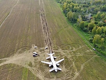 Пшеничное поле с севшим на него самолетом Airbus A320 под Новосибирском попало на видео