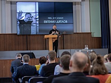 Ректор Жанна Никонова: «Выступление Заслуженного артиста РФ Евгения Дятлова – дань традициям НГЛУ»