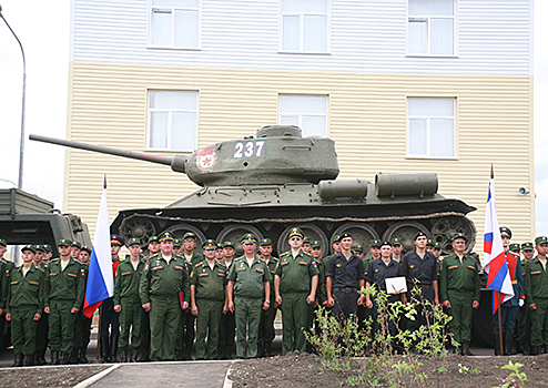 В посёлке Солоти на Белгородчине состоялась торжественная встреча танка Победы