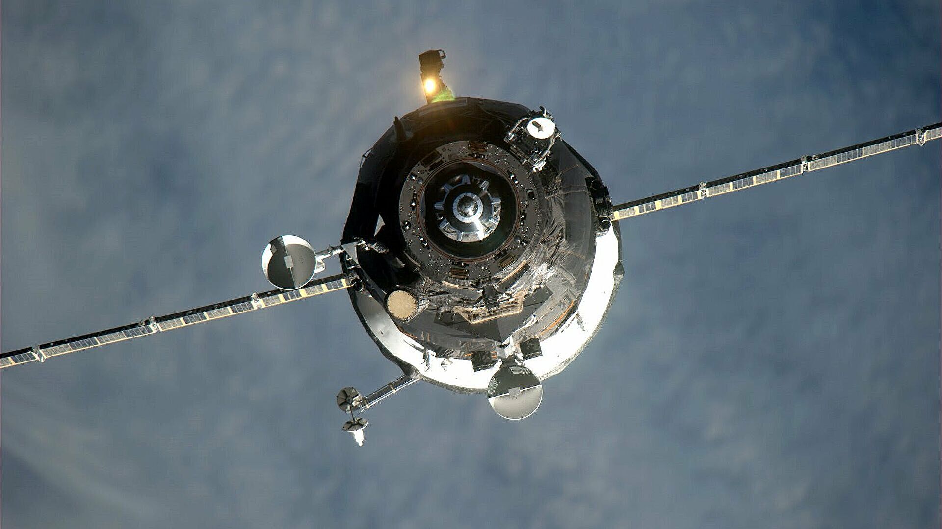 Российский космический аппарат выполнит «мусорную миссию»
