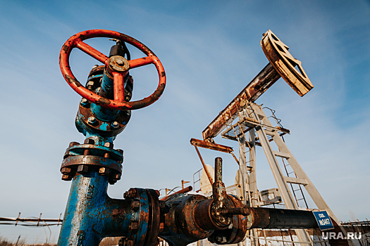 «Коммерсант»: РЖД отказывает российским компаниям в перевозке нефти на Восток