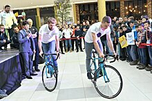 Фанаты велокоманды "Астана" посоревновались на встрече со спортсменами