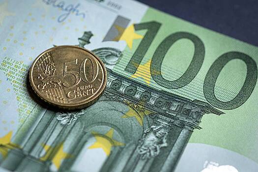 Официальный курс евро подскочил более чем на полтора рубля