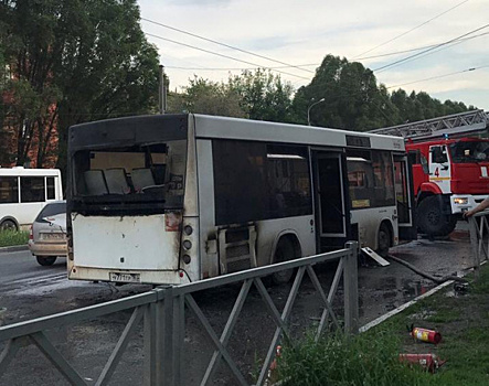 В Самаре на Победе загорелся автобус с пассажирами