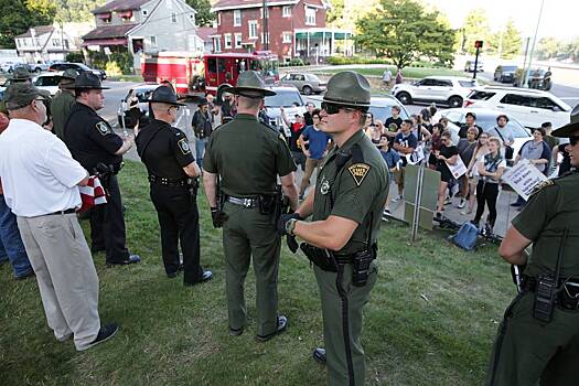 ФБР уволило ставших на колени перед участниками BLM агентов