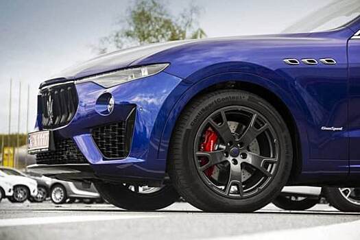 «КамАЗ» раздавил спорткар Maserati под Москвой
