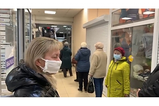В Ульяновске пенсионеры выстроились в очереди для оплаты ЖКУ