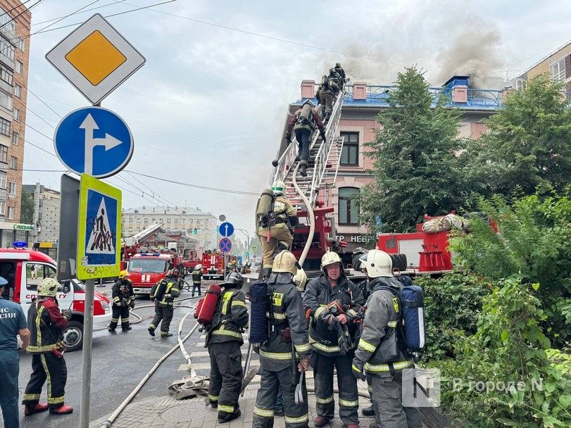 Опубликованы фото с места мощного пожара на Большой Покровской