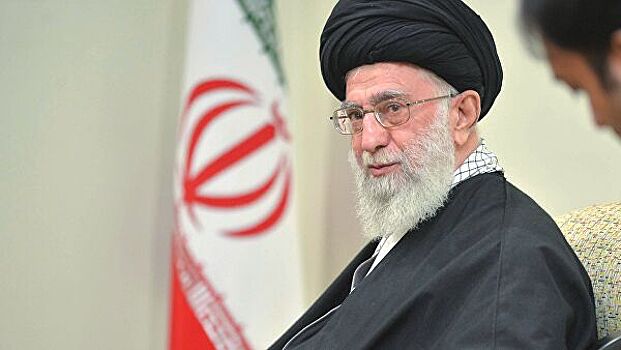 Лидер Ирана расплакался на похоронах Сулеймани