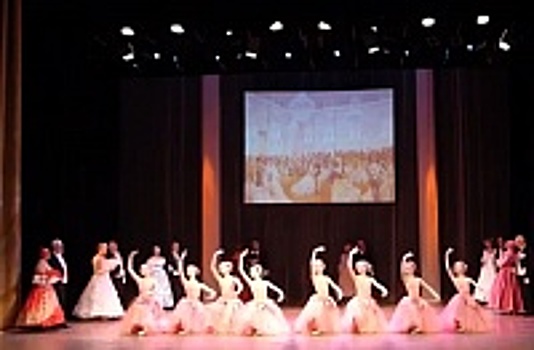 Концерт студии исторических бальных танцев «Зеленоградский бал» можно посмотреть онлайн