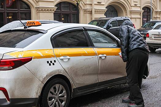 В российском регионе мигрантам продлили запрет на вождение такси и автобусов
