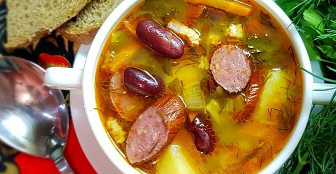 Послепраздничный суп с мясом и колбасками