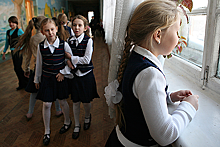 Российских детей снова решили защитить запретами. Почему это не сработает