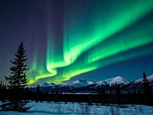 Мощная геомагнитная буря вызвала уникальное северное сияние над Россией